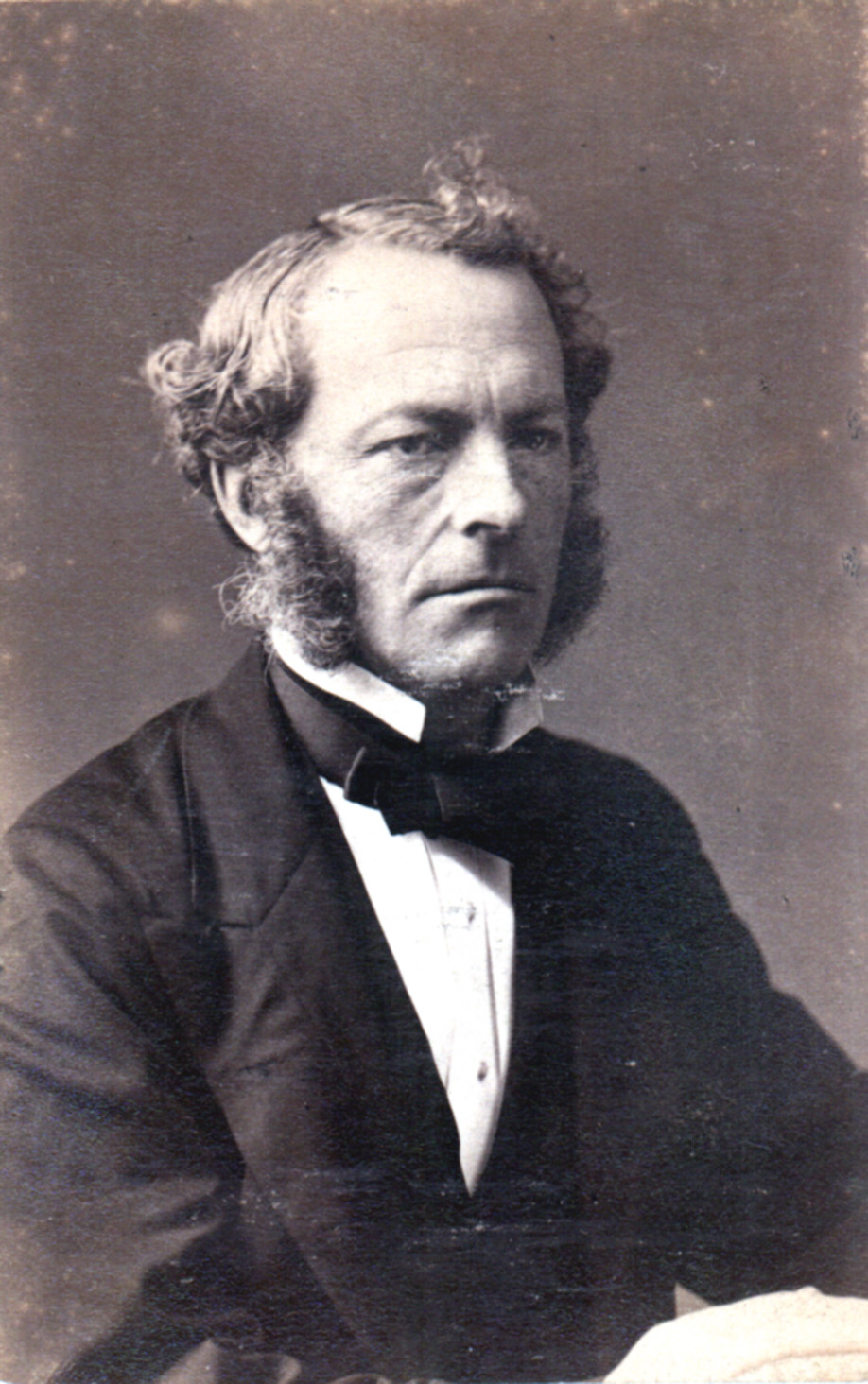 Retrato de George Gabriel Stokes, uno de los matemáticos que dan nombre al problema de Navier-Stokes